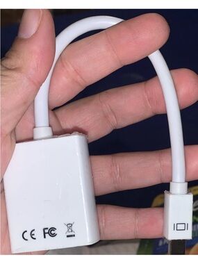Amazon Basics Mini DP Displayport to VGA Adapter Cable - White